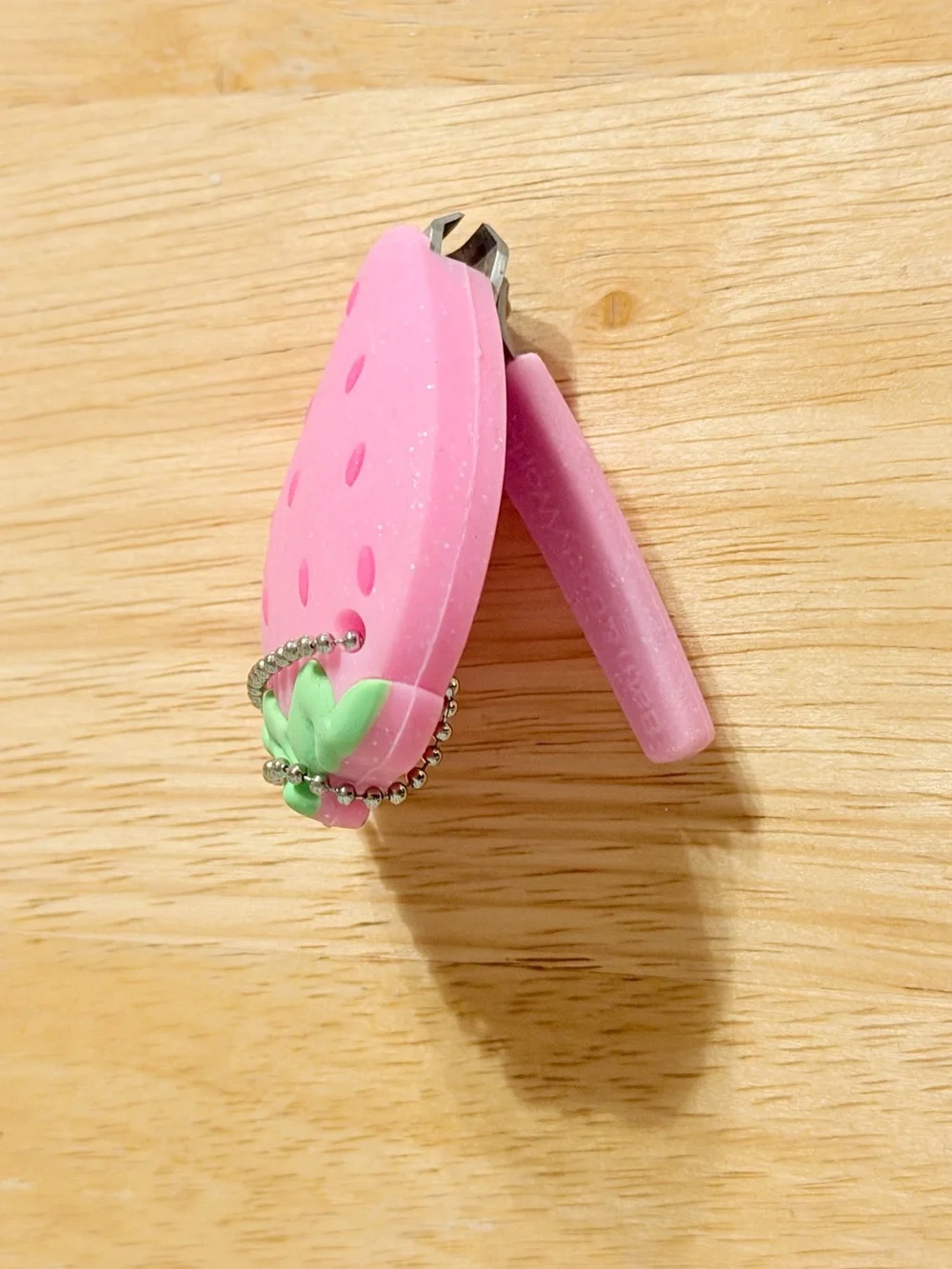 Bath & Body Works Strawberry Nail Clippers 2014 Rare Vintage BBW Keychain